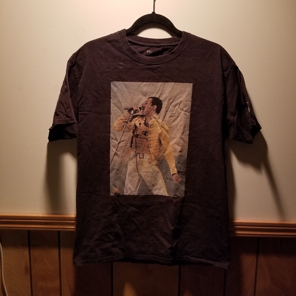 SOLD!☃️Champion and Queen collaboration Official Merch tee - Picture 9 of 9